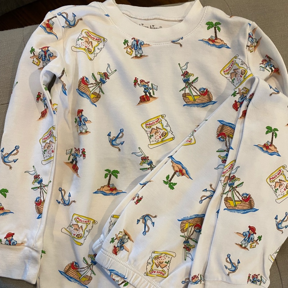 Kissy kissy pajamas. Size 6. Like new.